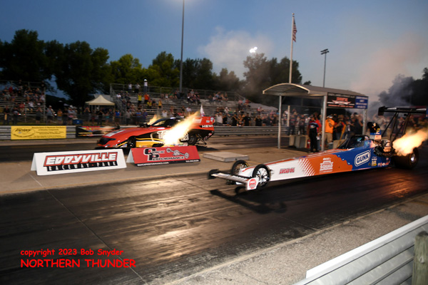 Megan Meyer - 'Queen Bee' (near lane) vs 
Dale Creasy Jr. - 'Tek-Pak' (far lane)